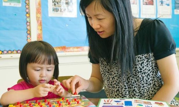 Trẻ mầm non nên được học ngoại ngữ theo cách nào?